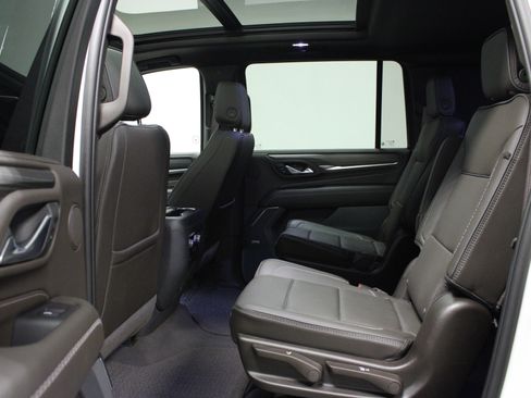 Used 2024 GMC Yukon XL Denali AWD/4WD image 13