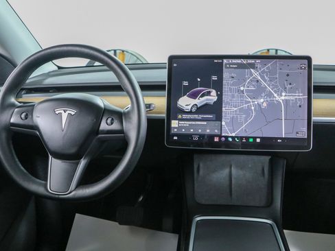 Used 2021 Tesla Model Y Long Range AWD/4WD image 16