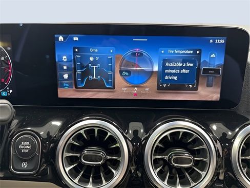 Used 2025 Mercedes-Benz GLA 250 4MATIC image 21