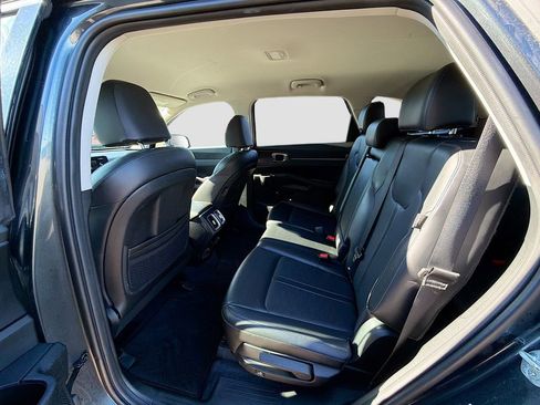 Used 2024 Kia Sorento S image 25