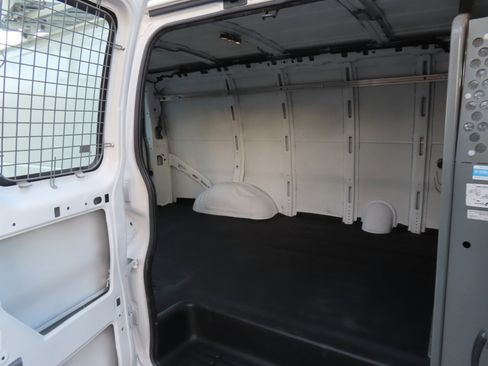 Used 2015 Chevrolet Express 2500 image 16