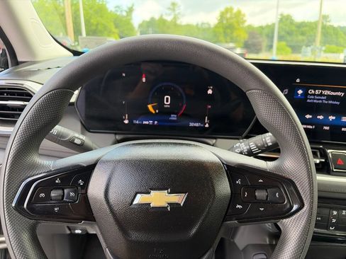 Used 2025 Chevrolet TrailBlazer LT AWD/4WD image 23