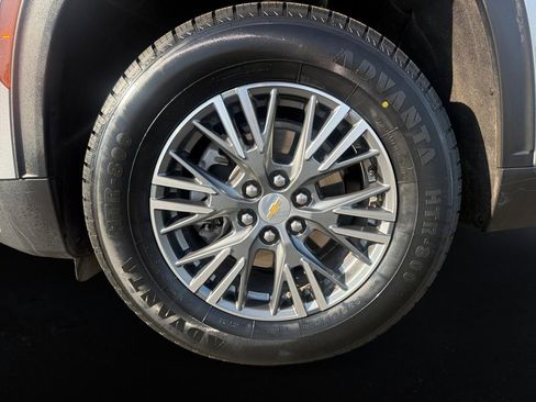 Certified 2024 Chevrolet Traverse LT FWD image 9