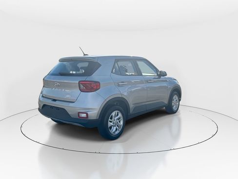 Used 2024 Hyundai Venue SE image 8