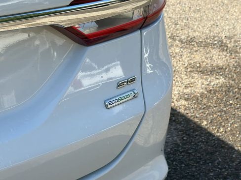 Used 2018 Ford Fusion SE w/ Fusion SE Technology Package FWD image 19