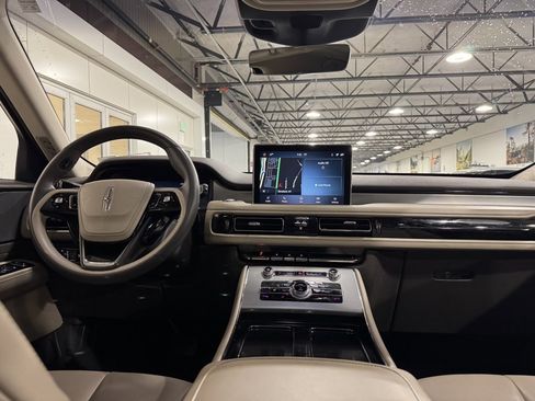 Used 2022 Lincoln Aviator AWD w/ Premium Package image 13