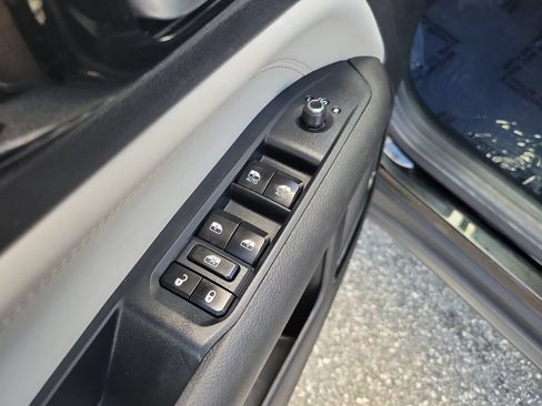 Used 2025 Jeep Compass Limited AWD/4WD image 13