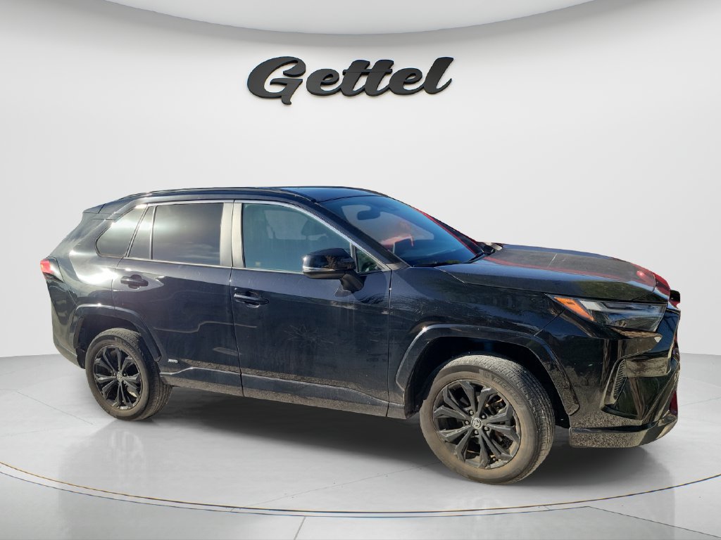Used 2022 Toyota RAV4 SE w/ Convenience Package AWD/4WD image 2