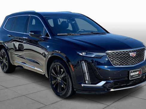 Used 2022 Cadillac XT6 Premium Luxury w/ Technology Package image 6