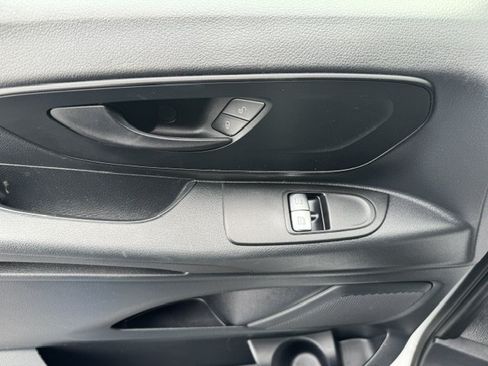 Used 2021 Mercedes-Benz Metris image 12