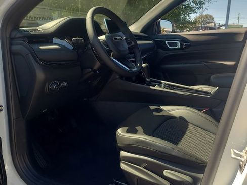 New 2026 Jeep Compass Latitude image 6