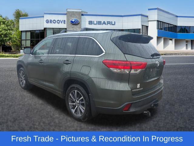 Used 2017 Toyota Highlander XLE AWD/4WD image 3