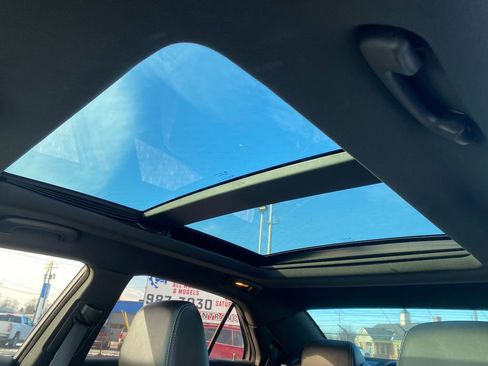 Used 2015 Chrysler 300 S w/ 300S Premium Group image 12