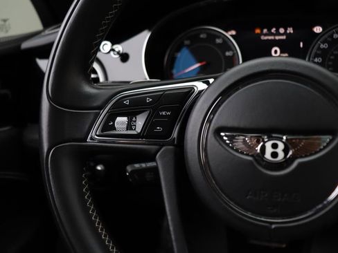 Used 2017 Bentley Bentayga image 45