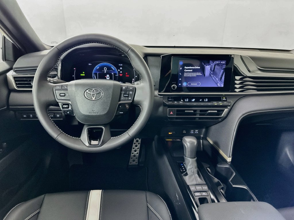 Used 2025 Toyota Camry SE w/ Convenience Package FWD image 22