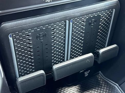 Used 2025 RAM 3500 Laramie AWD/4WD image 39