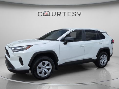 Certified 2025 Toyota RAV4 LE FWD image 1