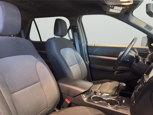 Certified 2018 Ford Explorer XLT w/ Equipment Group 201A AWD/4WD image 15