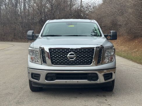 Used 2018 Nissan Titan SV w/ SV Convenience Package image 3