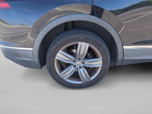 Used 2020 Volkswagen Tiguan SEL image 27
