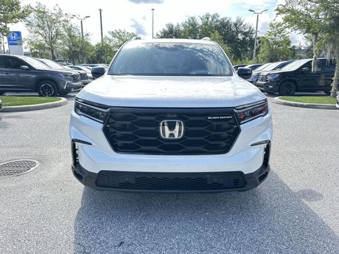 Used 2025 Honda Pilot Black Edition image 9