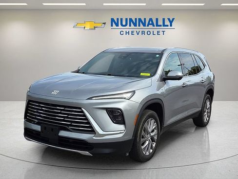 Used 2025 Buick Enclave Preferred FWD image 1