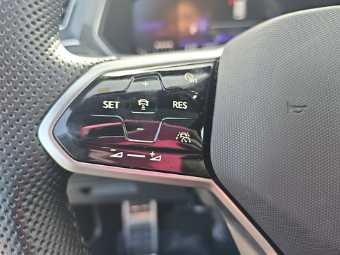 Used 2024 Volkswagen Tiguan SE R-Line image 18