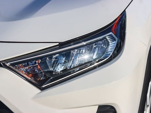 Used 2020 Toyota RAV4 XLE image 7