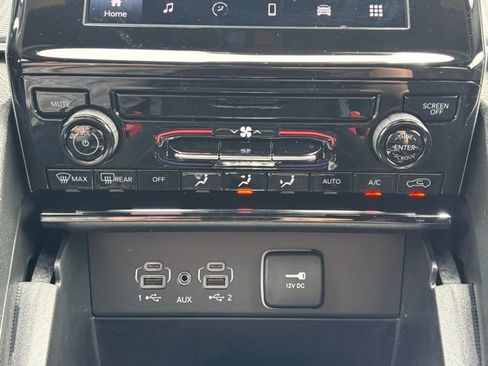 New 2026 Jeep Grand Cherokee Laredo w/ Trailer Tow Package AWD/4WD image 19