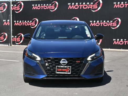 Used 2024 Nissan Altima 2.5 SR FWD image 2