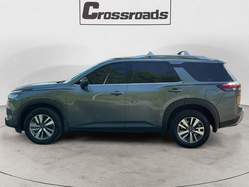 Used 2025 Nissan Pathfinder SL AWD/4WD image 2