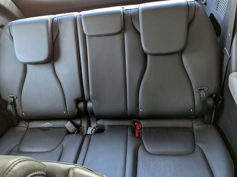 Used 2024 Kia Carnival LX FWD image 36