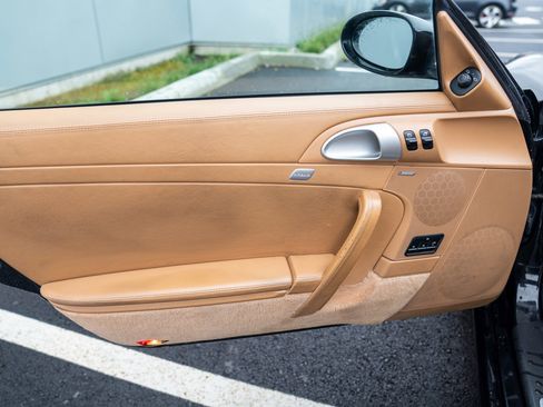 Used 2005 Porsche 911 Carrera image 10