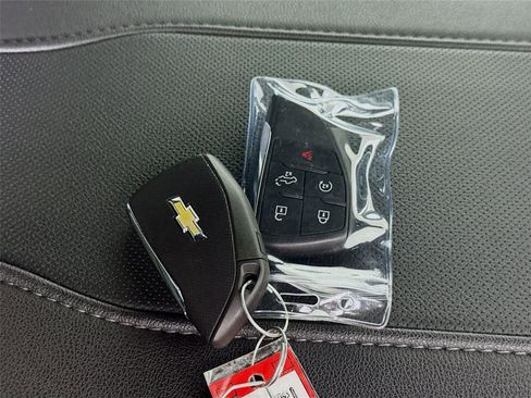 Used 2025 Chevrolet Silverado 2500 LTZ w/ LTZ Convenience Package image 19