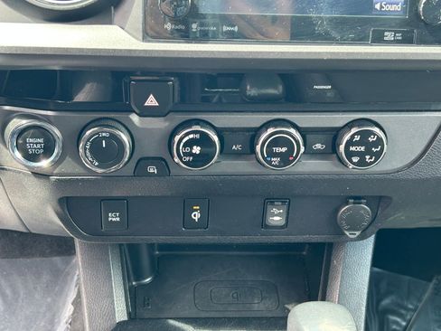 Used 2017 Toyota Tacoma TRD Sport w/ Tow Package (A/T) AWD/4WD image 22