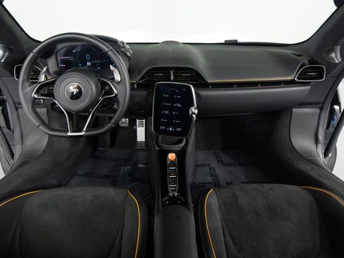 Used 2025 McLaren Artura Spider RWD image 31