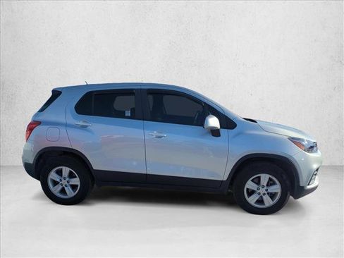 Used 2020 Chevrolet Trax LS w/ Tint and Cruise Package AWD/4WD image 5