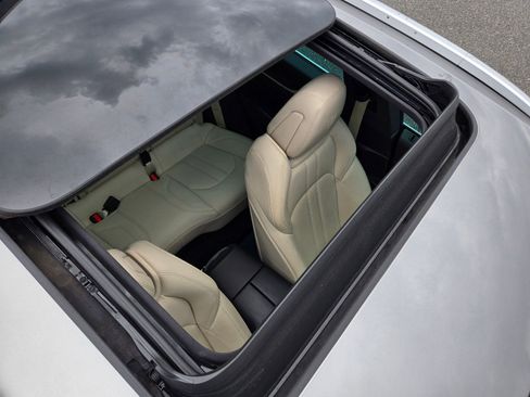 Used 2019 Maserati Levante GranSport image 11