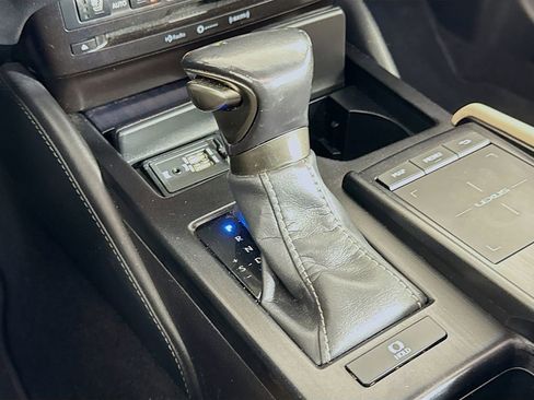 Used 2019 Lexus ES 350 350 Luxury w/ Accessory Package image 17