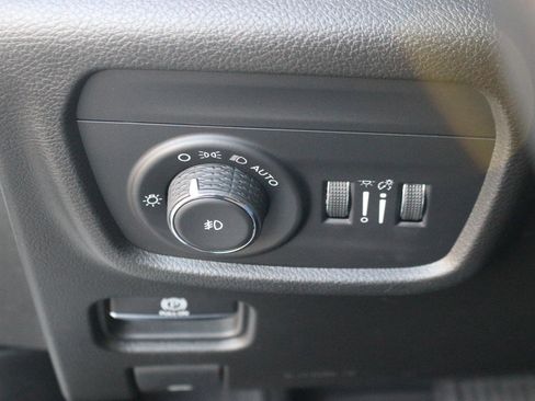 Used 2022 Jeep Grand Cherokee L Summit w/ Luxury Tech Group V image 37