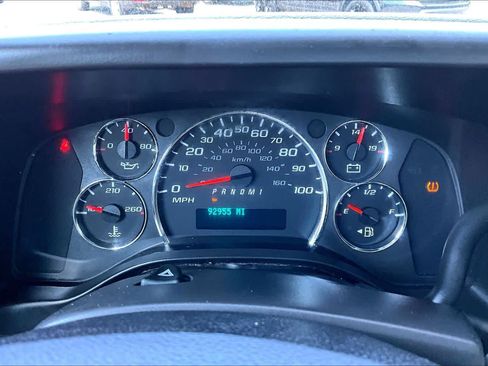 Used 2017 Chevrolet Express 3500 RWD image 23
