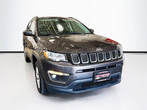 Used 2019 Jeep Compass Latitude w/ Popular Equipment Group AWD/4WD image 3