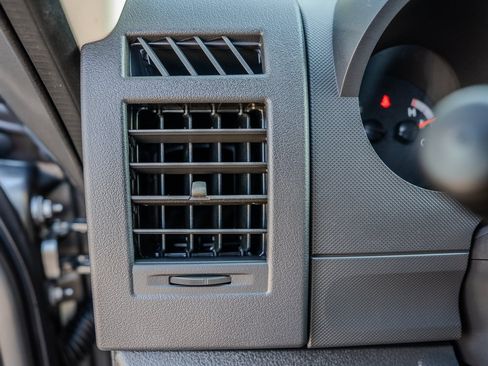Used 2011 Dodge Nitro Heat RWD image 16