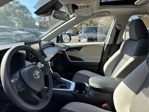 Used 2021 Toyota RAV4 XLE image 29