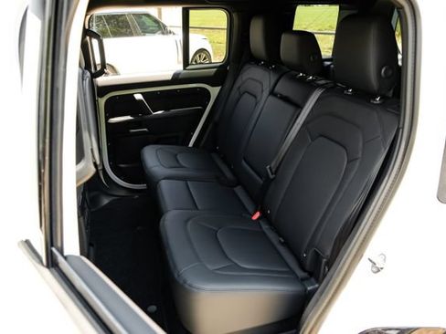 New 2026 Land Rover Defender 110 X-Dynamic SE AWD/4WD image 47