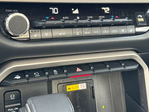 Used 2024 Toyota Tundra Limited image 18