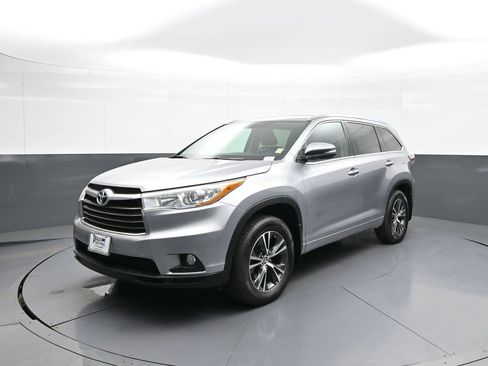 Certified 2016 Toyota Highlander XLE AWD/4WD image 1