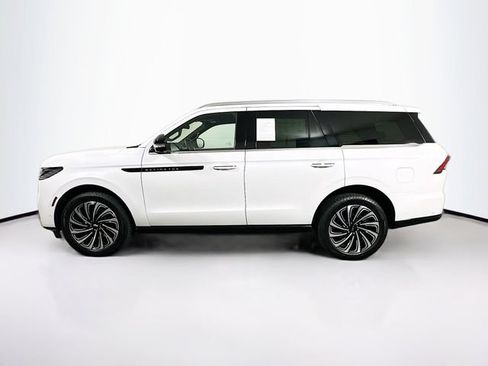 Certified 2025 Lincoln Navigator Black Label AWD/4WD image 4