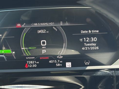 Used 2022 Audi e-tron Premium Plus w/ Premium Plus Package image 13