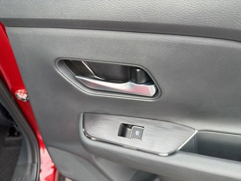 New 2026 Nissan Kicks SR w/ Cold Weather Package image 18